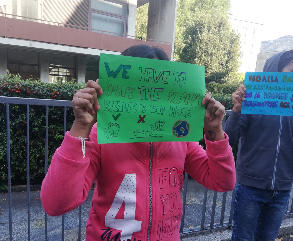 1bs1d's tweet photo. Questa mattina anche noi abbiamo voluto far sentire la nostra voce per chiedere ai grandi di occuparsi sul serio dell'emergenza climatica!
#ClimateStrike #GlobalClimateStrike #FridaysForFuture #24settembre2021 https://t.co/oA7fvSLkfA