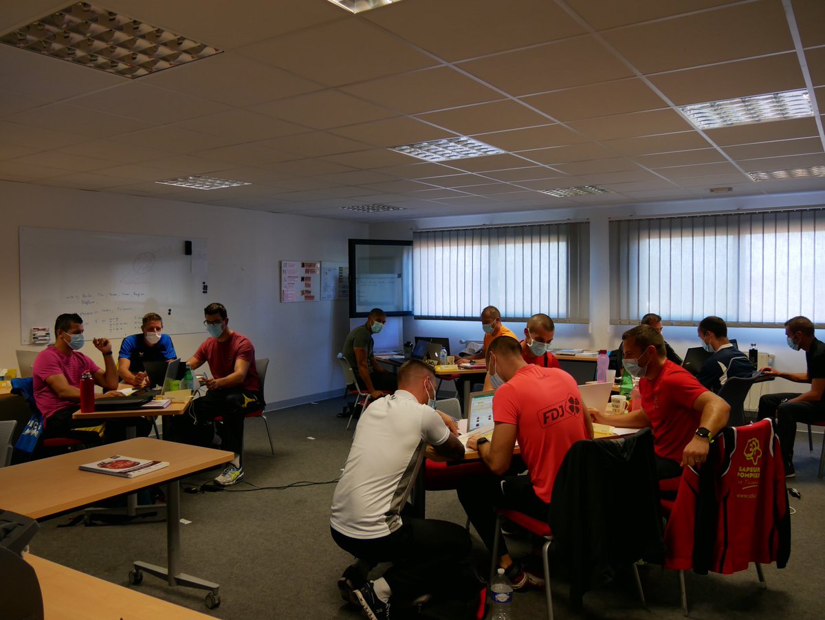 SDIS41's tweet photo. Le #SDIS41 accueille pour la 1ère fois 12 stagiaires du #LoiretCher et de SDIS voisins pour la formation “Encadrement des Activités Physiques 2” #EAP2 organisée par le @cnfpt. 80h de formation pour devenir éducateur sportif des #sapeurspompiers.
🏋 https://t.co/4kpDZ7kykR