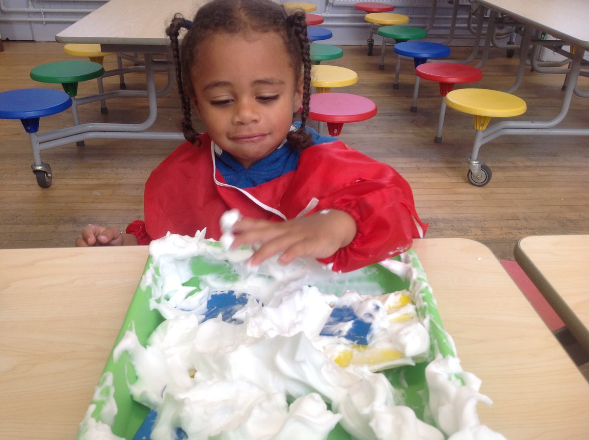 Let’s get messy! We had great fun looking for 2D shapes in shaving foam this morning.