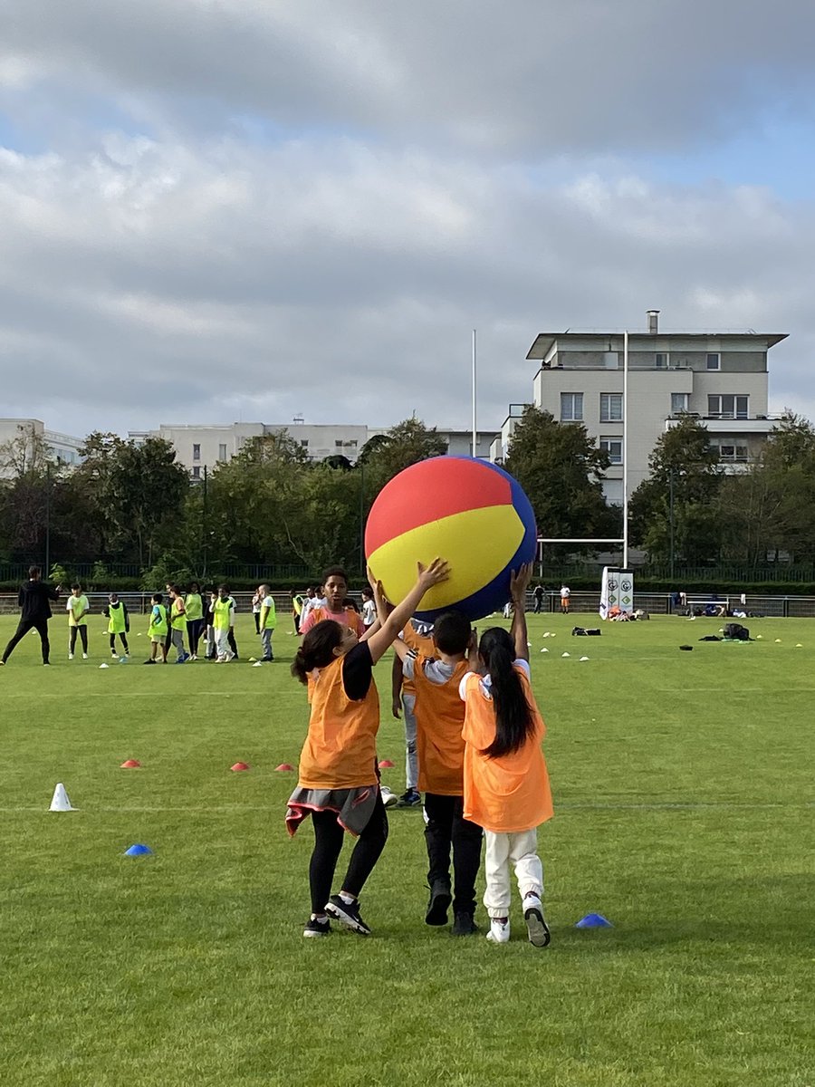carolivia31's tweet photo. #JNSS2021 Gennevilliers @usepnationale #usep92 Une météo et une organisation parfaites pour une journée sportive et des élèves en pleine forme dès le mois de septembre! #generation2024 #ecoledunumerique #BoulogneBillancourt #cooperation https://t.co/aLB8VD0Z3d