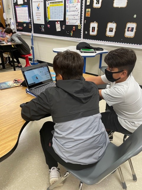 @SRMS_Official students working hard on our American Indian museum project! Students are either creating a 3D model on @tinkercad or a traditional house on MinecraftEDU to go along with their research. @SSGSlcps #socialstudies #projectbasedlearning #lcps21