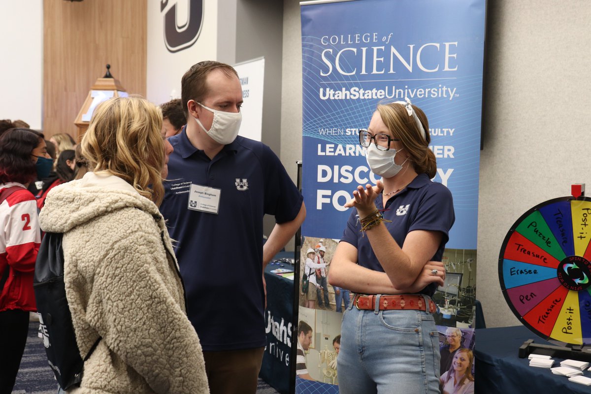 UStateScience's tweet photo. It's a busy Friday, as College of Science ambassadors and Assoc Dean Greg Podgorski meet with high school seniors bound for Utah State. #WelcomeNewAggies #SeniorPreviewDay #TrueBlueDays @USUAggies https://t.co/afxP5rnF0d