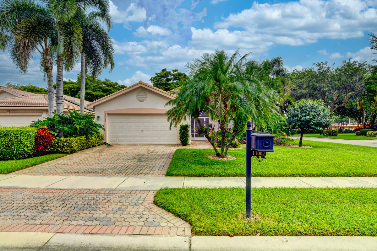 michelle_robyn's tweet photo. Imagine turning the key to open your beautiful new home. #beautifulhome #homesforsale  https://t.co/Eii8jEiUBv https://t.co/BCRAU0ZLO1