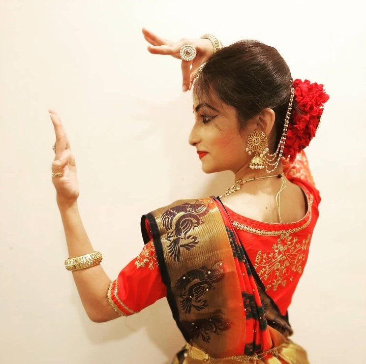 Get Gorgeous with Ridhii - Makeup for kathak performance for gorgeous  Deepali @_ansh.arora_ hairstyle by @deepaksheshodiya Captured by @vidushi.m  #kathak #kathakperformance #dancemakeup #simplemakeup #wingedliner  #elegantmakeup | Facebook