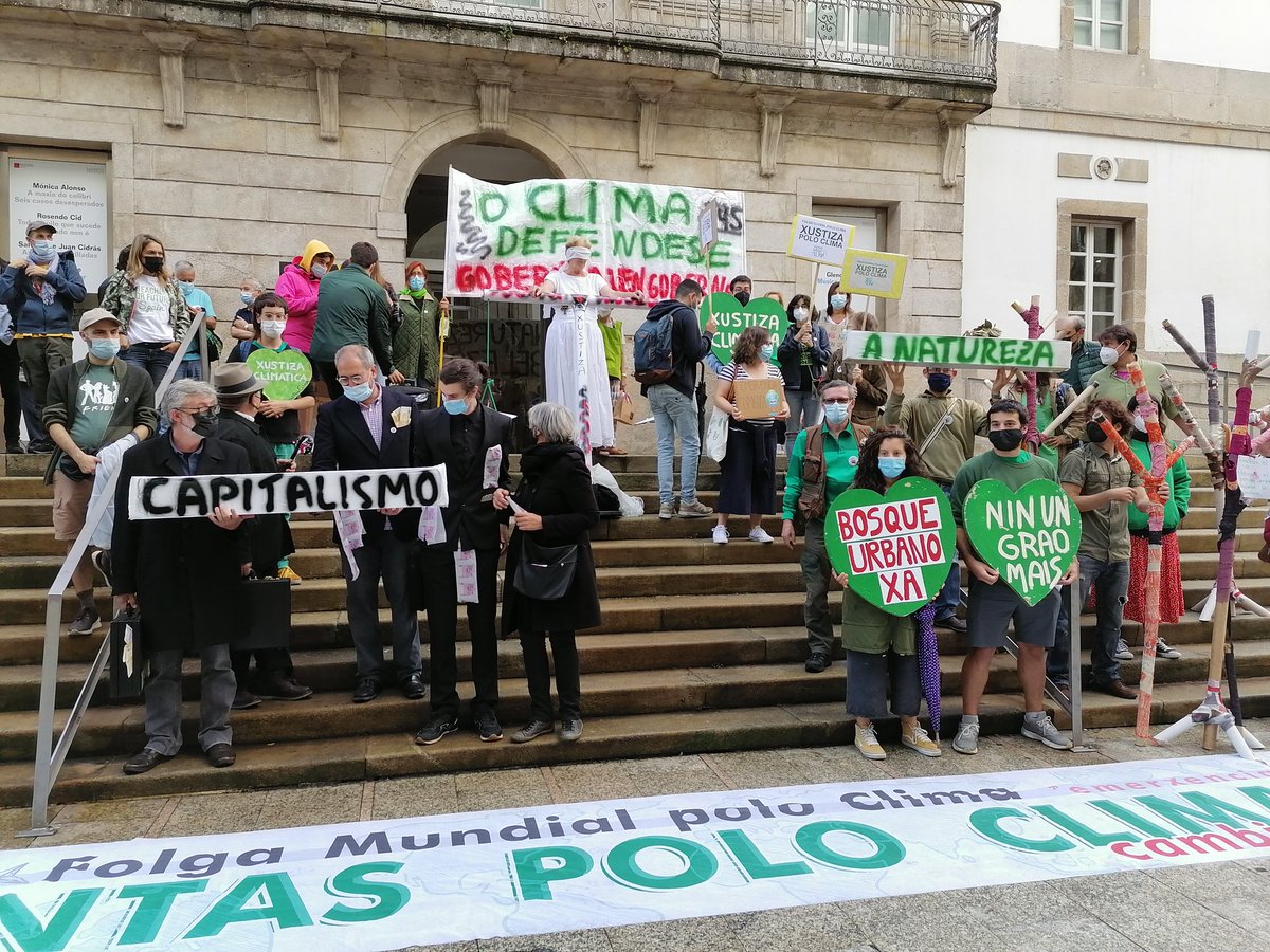 <a href="/xaquipas/">Xaquín Pastoriza</a> @fff_vigo Parabéns pola impecable convocatoria de hoxe para concienciar de algo urxente e necesario, atención cidadá para o #clima!!