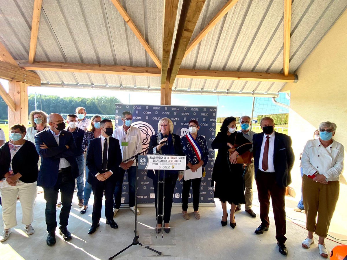 NadegeLefebvre_'s tweet photo. ⚽️ Le Conseil Départemental soutient ses équipes sportives.
Inauguration des vestiaires du stade de foot de Bulles. Cette équipe pourra, et je leur souhaite, augmenter son nombre de participants et évoluer dans de meilleures conditions. Je souhaite le meilleur à ce club oisien ! https://t.co/kvkTo4svyQ