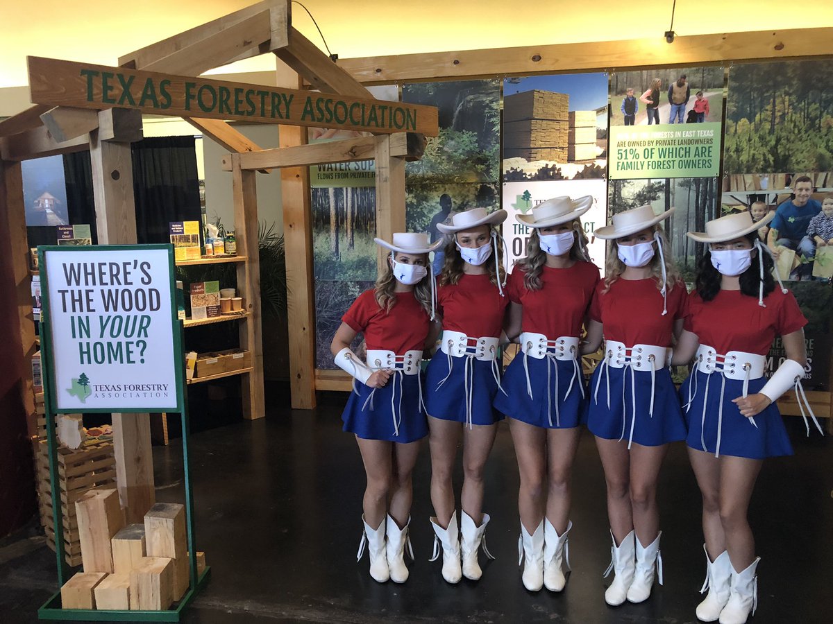 RHughes_TX's tweet photo. Nothing like having world renowned celebrities visit @texasforestry booth in @GOTEXAN pavilion at Texas State Fair! https://t.co/HS1v5PeRBr