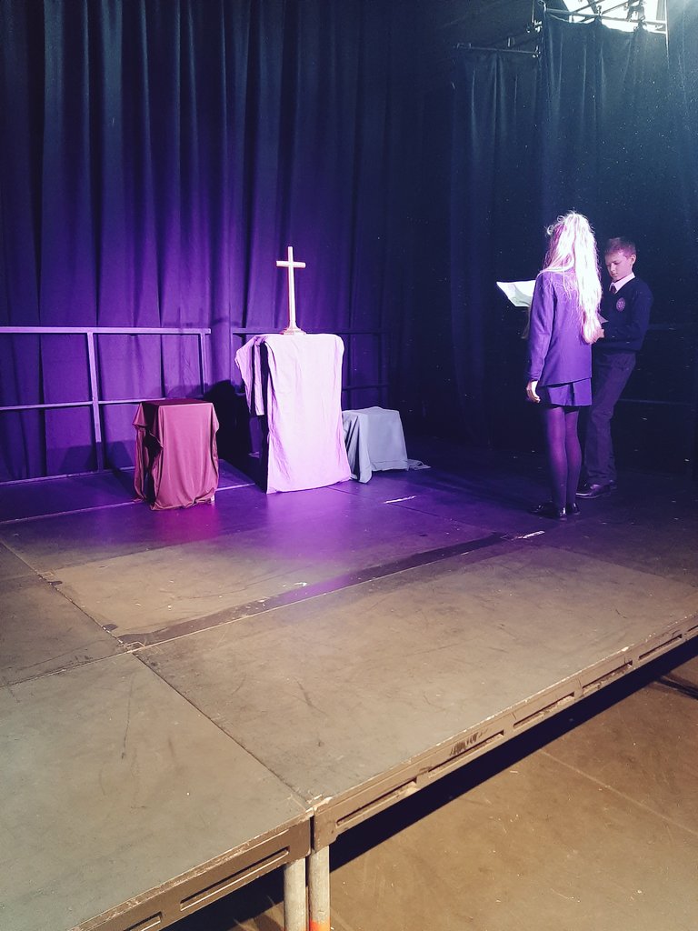 bethyates_yates's tweet photo. Feel so lucky to have such a great group of pupils starting their GCSE Drama course in Year 10. What a fun, imaginative and passionate class. Some lighting design work going on today and applying this knowledge to the show Woman In Black. @DramaDurham @Dunelmia https://t.co/D5VdT5amKP