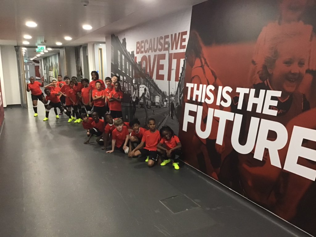 LarkHallPrimary's tweet photo. Huge thank you to @Nike @SportsDirectUK for our day of football, education and treats!Our kids had a great time at St. Georgeβs Park, soaking up the England experience. #monsterkickabout #lhuph #lhmillenium #lhsouthwark #lhblackfriars #lhwaterloo #lhlambeth #lhwestminster https://t.co/7DWyDHCsKL
