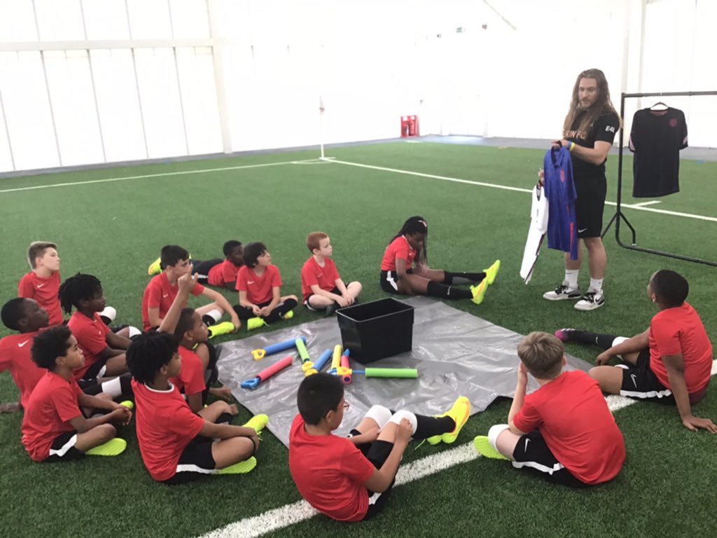 LarkHallPrimary's tweet photo. Huge thank you to @Nike @SportsDirectUK for our day of football, education and treats!Our kids had a great time at St. Georgeβs Park, soaking up the England experience. #monsterkickabout #lhuph #lhmillenium #lhsouthwark #lhblackfriars #lhwaterloo #lhlambeth #lhwestminster https://t.co/7DWyDHCsKL