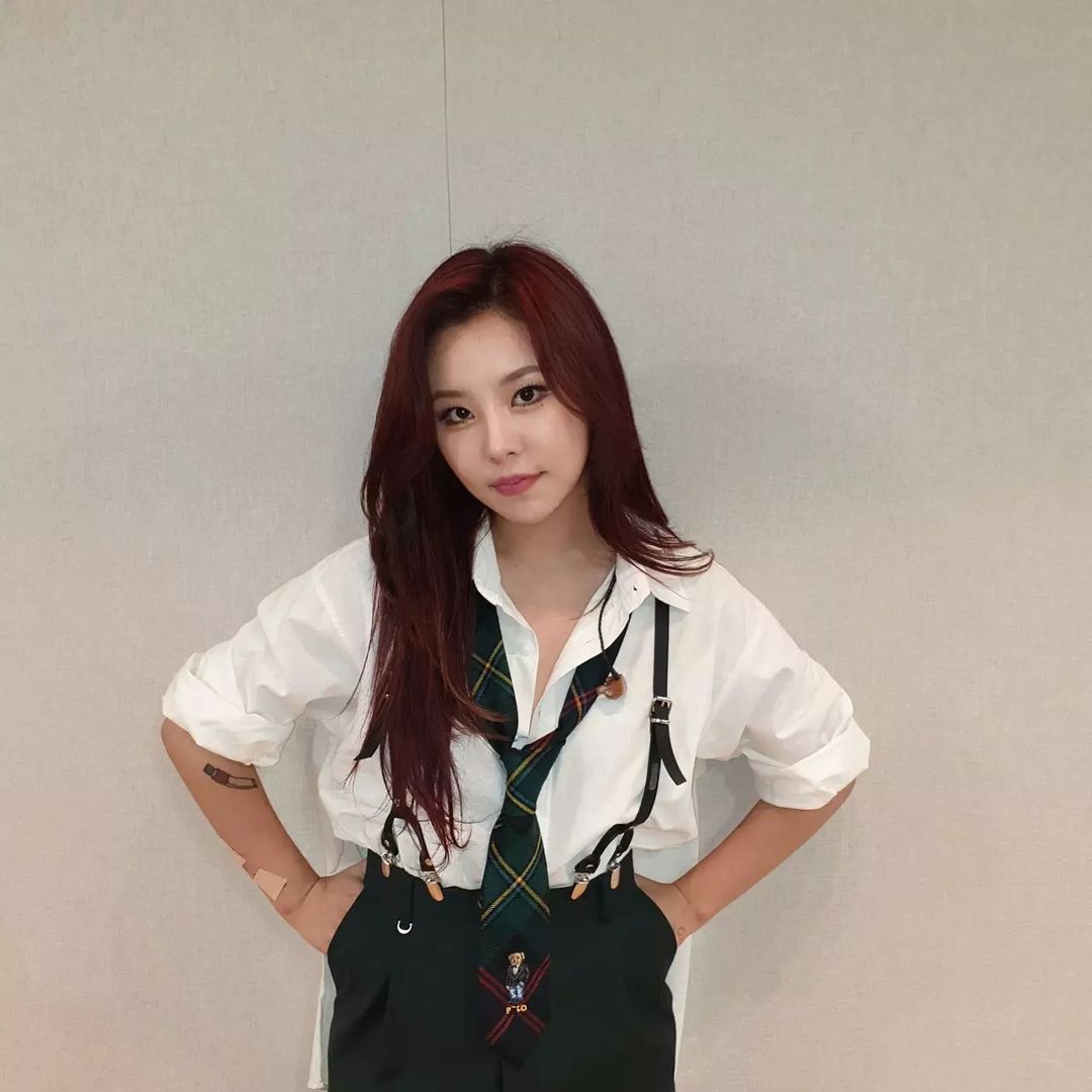 infosMOO's tweet photo. [📸 24.09.21 ] wheein_from.paeyong

"Olá! Esse é #BehindWheeind conhecido como Paeyong! 👊🏻 'KCON:TACT HI 5' tem um look estilo 'saindo do trabalho'. Wheeinie teve diversão com os moomoos 🐶
Moomoos, vocês se divertiram também?...

[+]

#Mamamoo #Wheein #마마무 #휘인 @RBW_MAMAMOO https://t.co/9ElCV4DRsi