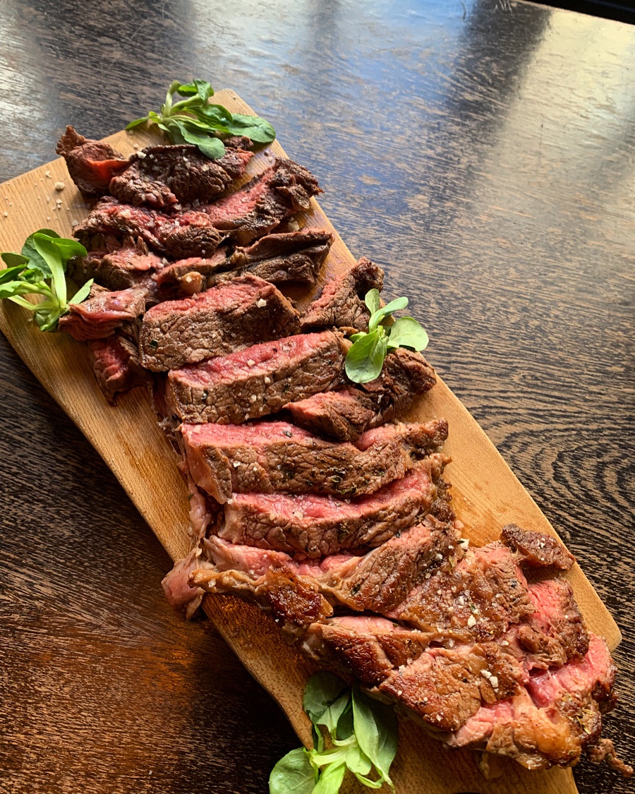 Another classic: our Irish côte de boeuf for two is back! 😍🥩
.
.
.
#CoteDeBoeuf #IrishBeef #IrishOrigin #SteakLovers #MeatLovers #IrishBar #irishinfrance #irishinparis