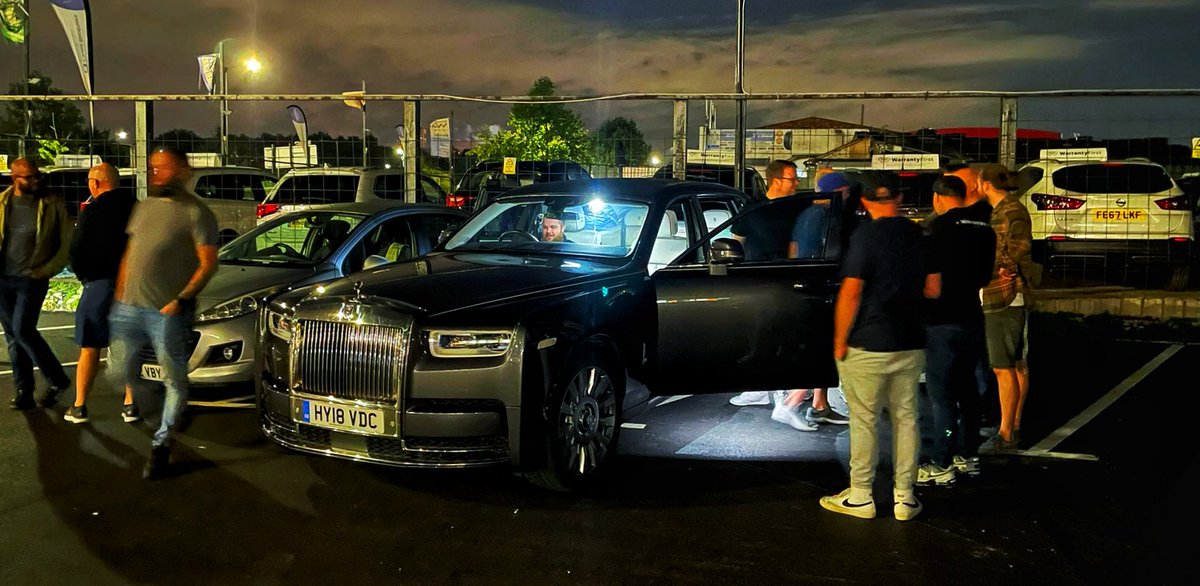 Accidentally gatecrashed a VW Caddy Meet at the Ace Cafe in a Phantom Extended last night with some friends. Great bunch of (totally bonkers) petrol heads. 15min visit turned into a 3hr chat about cars/vans/motorbikes and boot capacity... and ended at an excellent curry house!