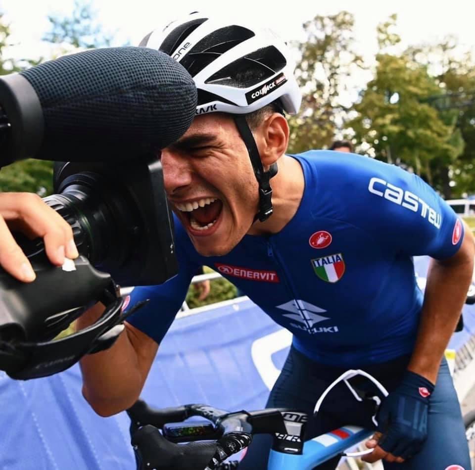 Tutta la gioia del nuovo campione del mondo U23 Filippo Baroncini 🥇💙🇮🇹

#Flanders2021