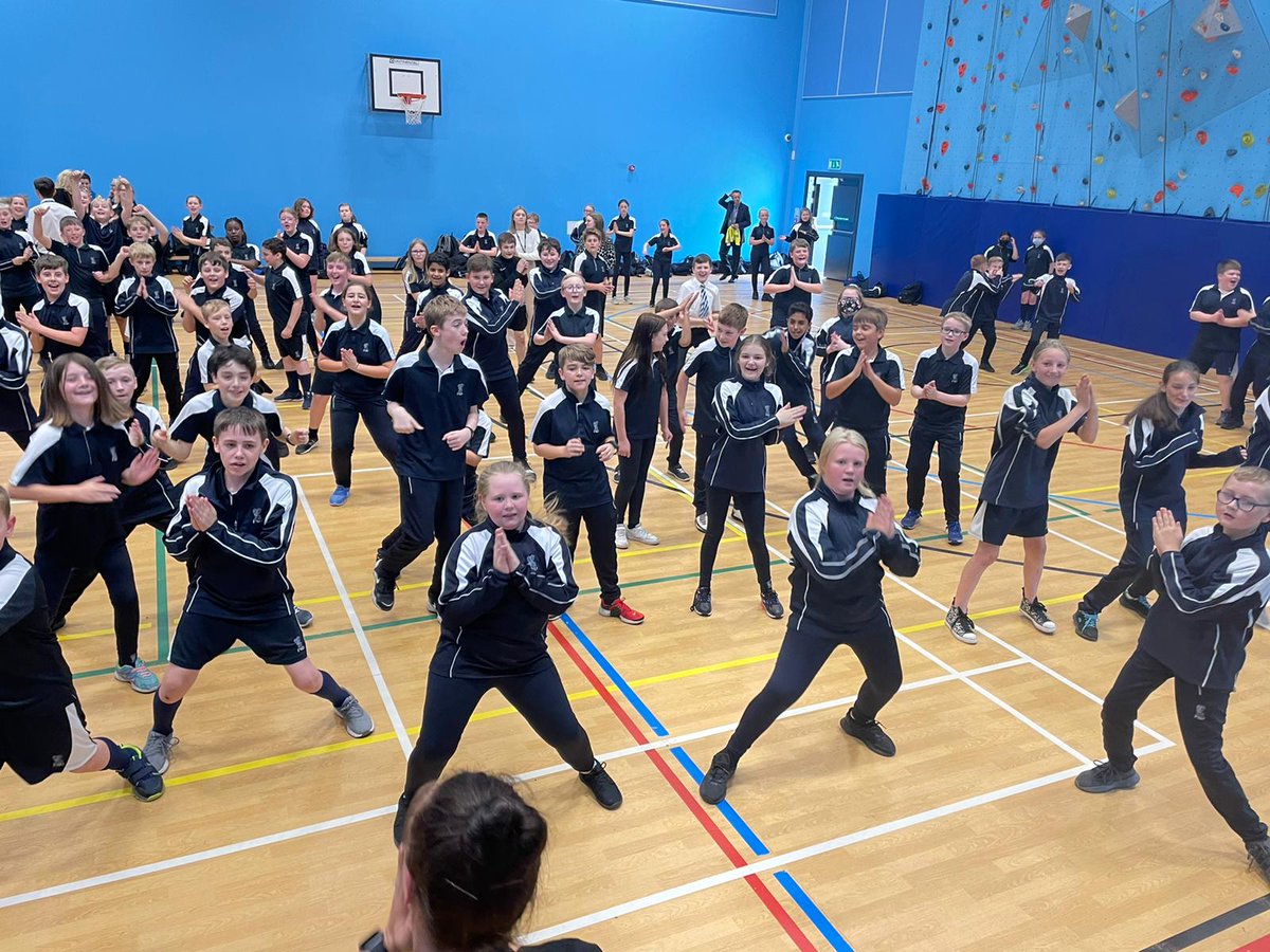 MissLovePE's tweet photo. @FramwellgatePE had a fab afternoon celebrating #NationalFitnessDay with Y7&amp;8 enjoying some Yoga and a Zumba session to start our weekend 💃🏼🧘🏼 https://t.co/5b6JgrbAtK