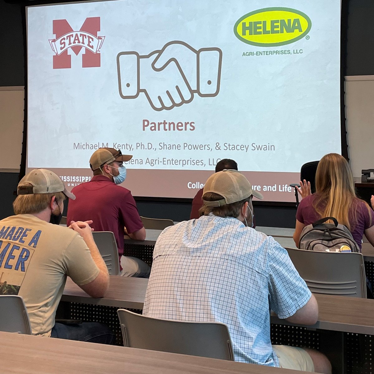 MSU_AG's tweet photo. Shout out to @HelenaAgri for speaking to our students in #MSUAg Survey of Agriculture about career and internship opportunities! Thank you for hiring #MSUAg students! https://t.co/dVajmKZp0z