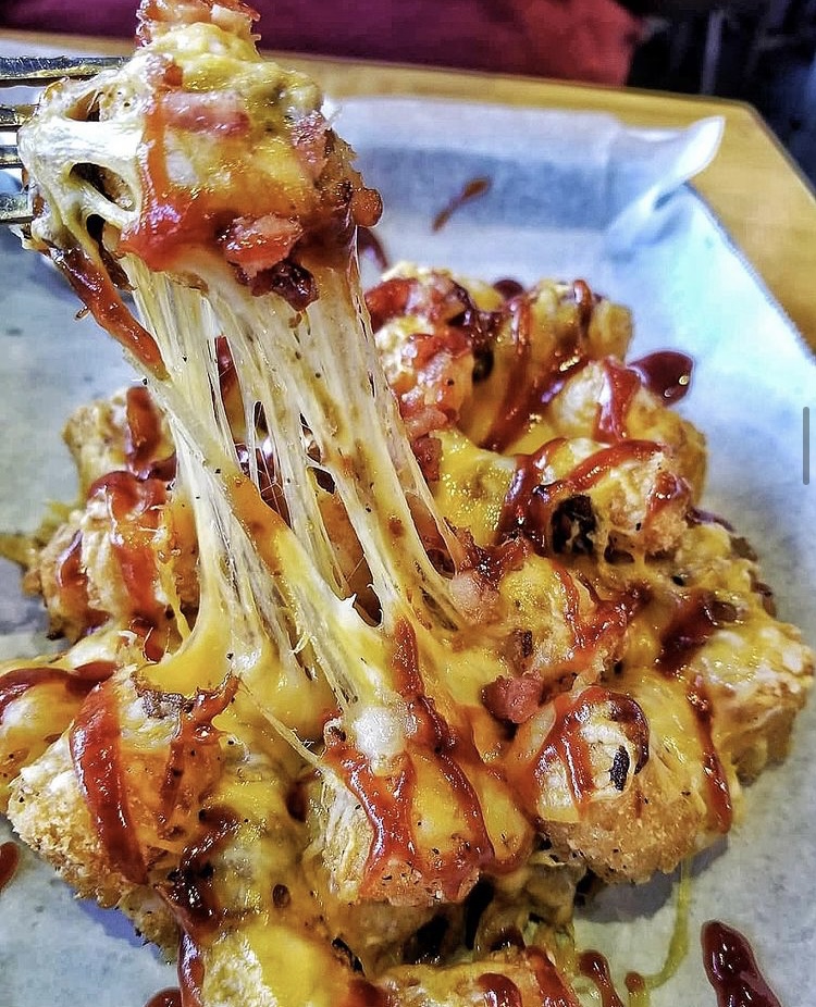 FtLauderdaleMag's tweet photo. When we say we're craving loaded tots...this is what we mean 🤤 #FoodieFriday 

#fortlauderdale #ftlauderdale #food #foodie #friday #tgif #weekend #lunch #happyhour #loadedtots #tatertots #potatoes #brgrstop #brgrstopfortlauderdale #southflorida #florida #ftl #laudy #lauderdale https://t.co/XBC4iElT13