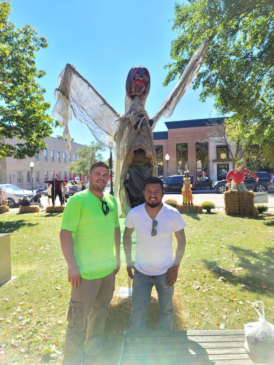 Back by popular demand. KELLOGG PARK SCARECROWS. #TEAMEXECUTIVEPLYMOUTH
#FALL <a href="/chloeerusso/">Chloe Russo</a> <a href="/mrexecutive37/">William Moore</a>