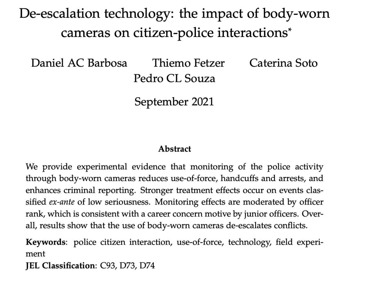 Novo paper "De-escalation technology: the impact of body-worn cameras on citizen-police interactions": mostramos câmeras corporais reduzem o uso de força pela polícia em 61.2%. Segue um curto thread para explicar como chegamos no resultado e porque este estudo é importante 1/n
