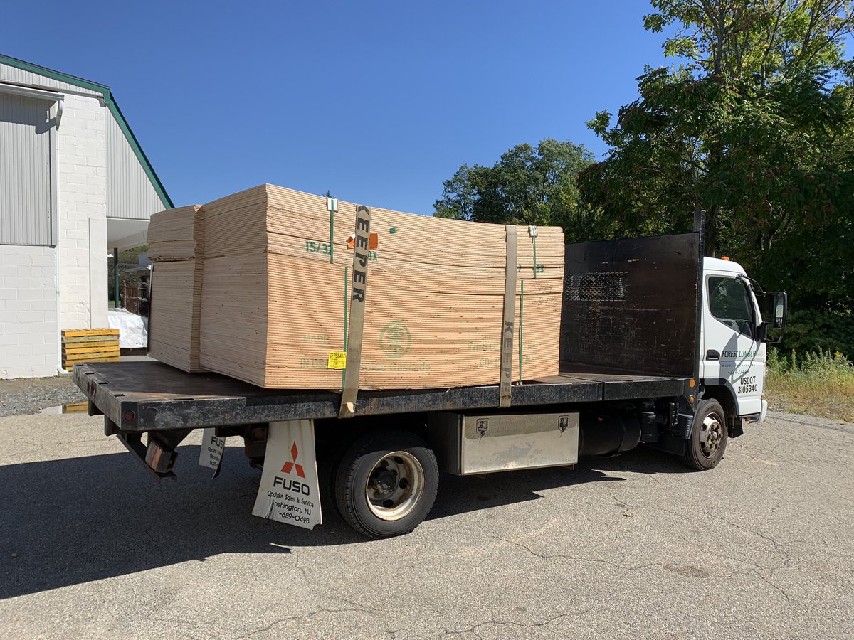 ForestLumberNJ's tweet photo. We FINALLY have CDX plywood back in stock, just in time to send a couple of units right back out the door. 👍🙌🔨 #abouttime #forestlumbernj #wood #lumberjack #plywood #lumberyard #construction #smallbusiness https://t.co/ZmEgrfLOXh