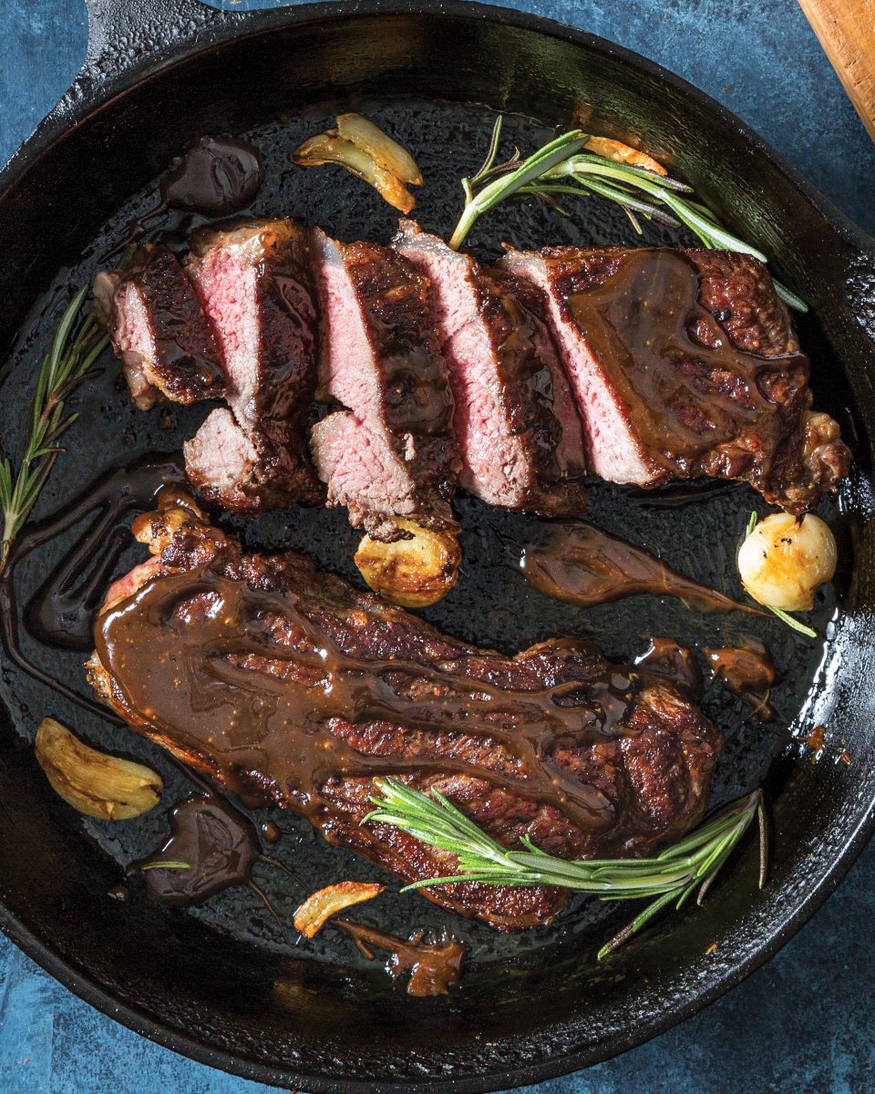 castironsouth's tweet photo. It's nearly impossible to resist this stunning skillet steak. Believe us, we tried. 🥩 https://t.co/d26iwBkL4x
#steak #skilletsupper #steakdinner #comfortfood #castironrecipes #castiron https://t.co/Y3sz1bGEpl
