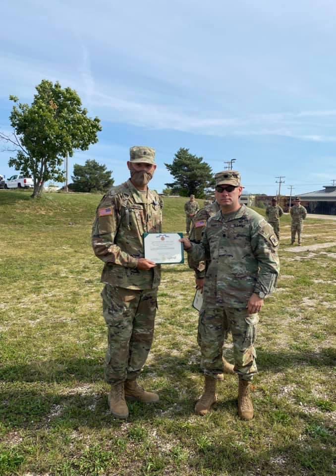 G6_795th's tweet photo. #FearlessFriday This morning #Gladiators SPC Nelson and PVT Nelson from E CO, Legends, received the Army Achievement Medal for their quick response to save the life of a fellow trainee. @14th_MP_Brigade @G7_795_MP @USArmyMPCorps @CMDTArmyMPs 
#SendMe #PeopleFirst https://t.co/rvY6bwHKqf