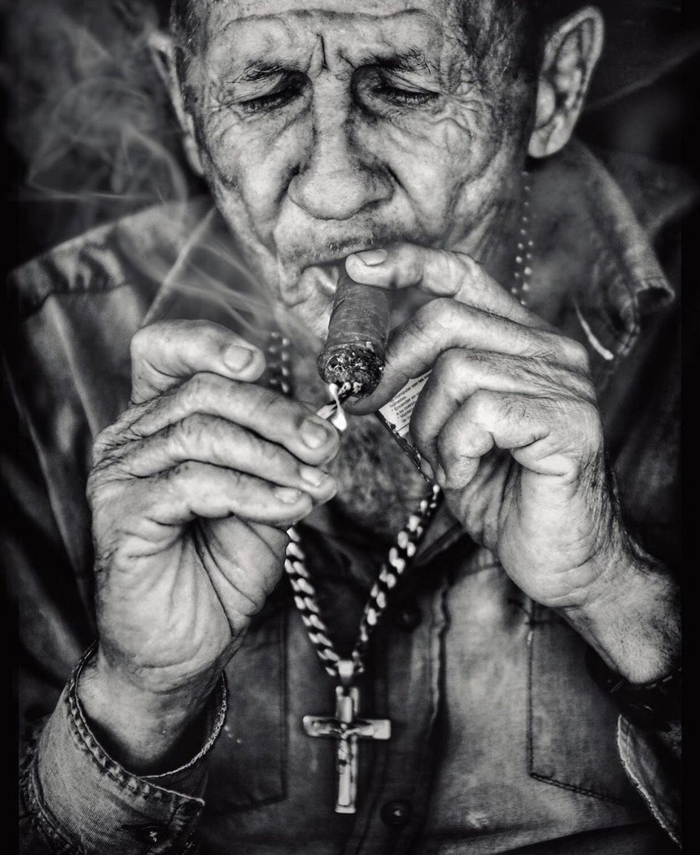 لو الراجل ده واقف في باب كنيستك (لا هو بره ولا جواها)
هاتقوله ايه؟
وهاتعمل معاه ايه؟

وإيه موقف الراعي والخدام/ ات في الكنيسة منه.. ومن موقفك؟