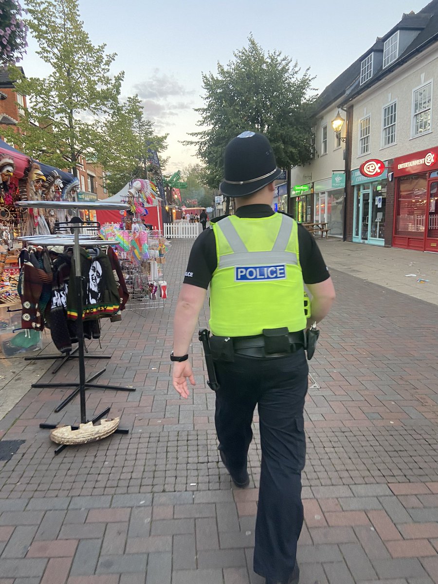 SmithswoodWMP's tweet photo. #SolihullAction | #oneteam 

Tonight some of the team have been enjoying Solihull food markets! 🚔

We will be supporting @StAlphegeWMP for the night! It’s been great to see so many people out enjoying the weather 😁

Stay sensible and stay safe all! 😊 https://t.co/d1Z3hpIyjt