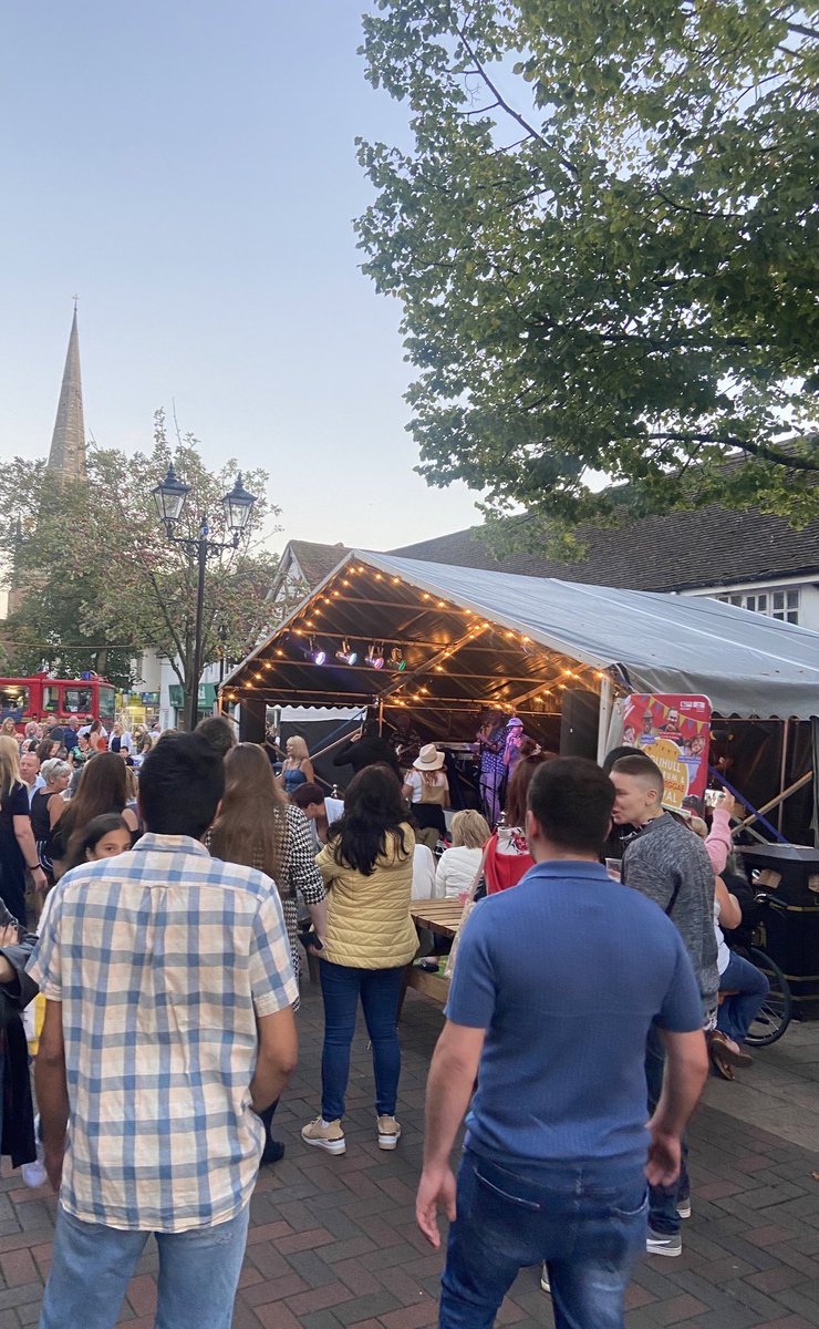 SmithswoodWMP's tweet photo. #SolihullAction | #oneteam 

Tonight some of the team have been enjoying Solihull food markets! 🚔

We will be supporting @StAlphegeWMP for the night! It’s been great to see so many people out enjoying the weather 😁

Stay sensible and stay safe all! 😊 https://t.co/d1Z3hpIyjt