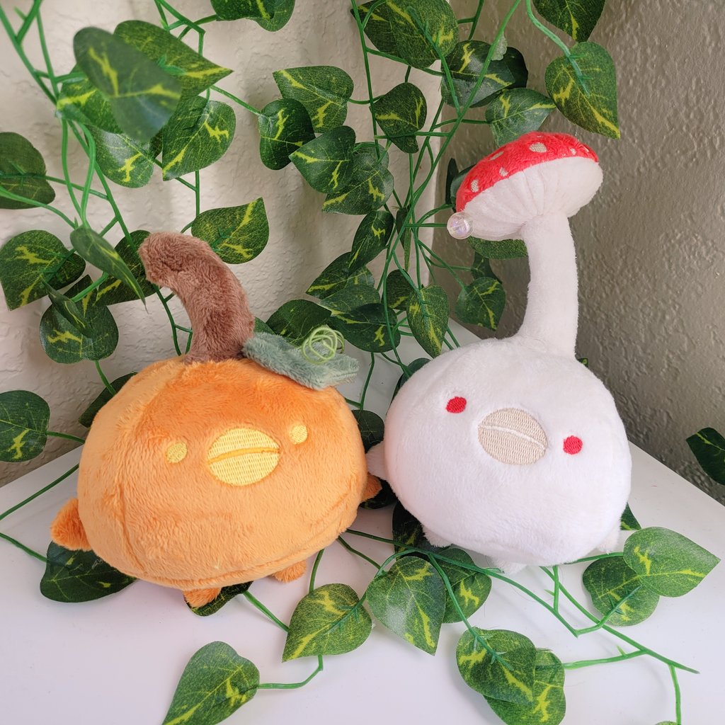 floral_menace's tweet photo. new fall themed korpokkur! a little pumpkin and a mushroom 🎃🍄 https://t.co/nQcQgfgWZ1