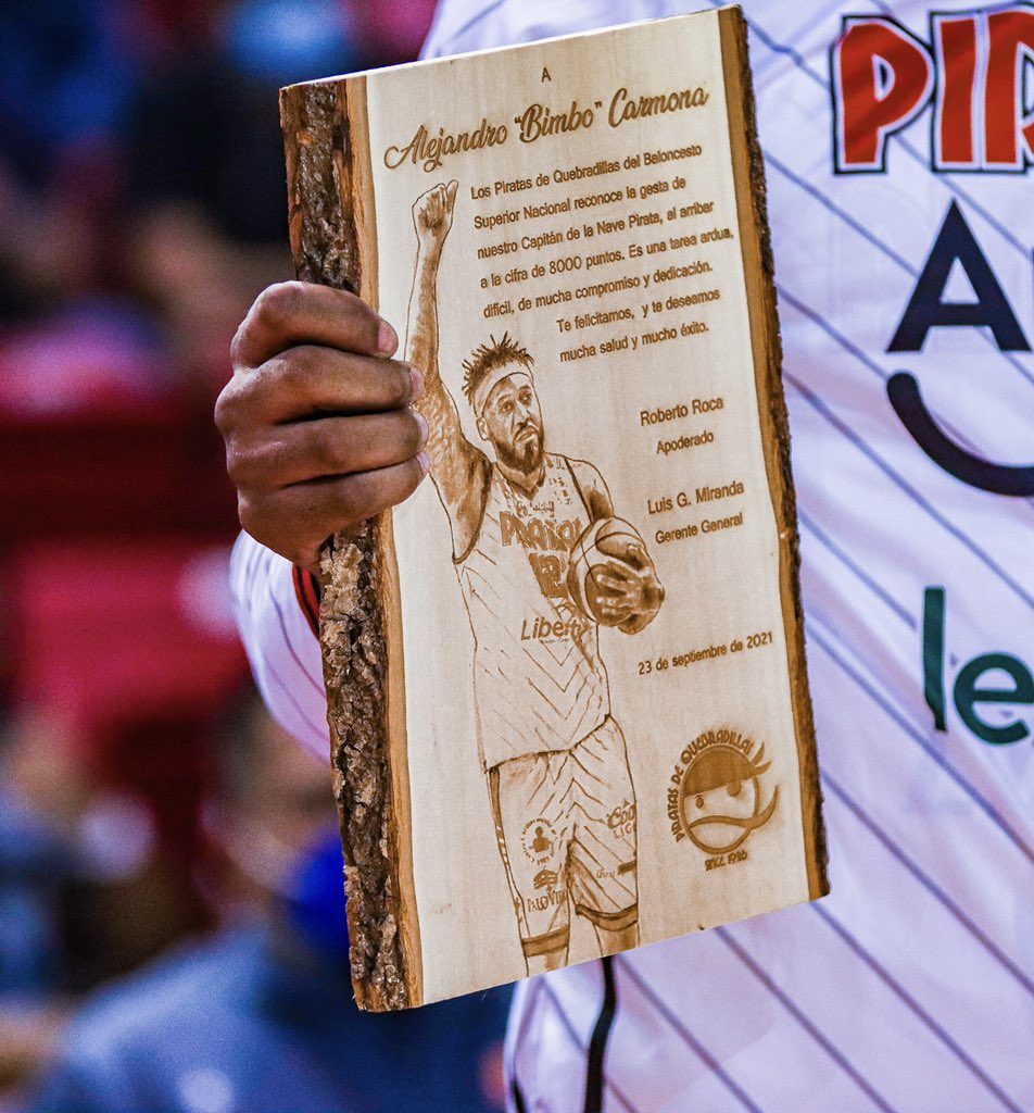 side2sidesports's tweet photo. Anoche se le realizó un reconocimiento al Pirata Bimbo Carmona por haber alcanzado sus 8k en 20 temporadas🏴‍☠️ https://t.co/0TiyZQZui8