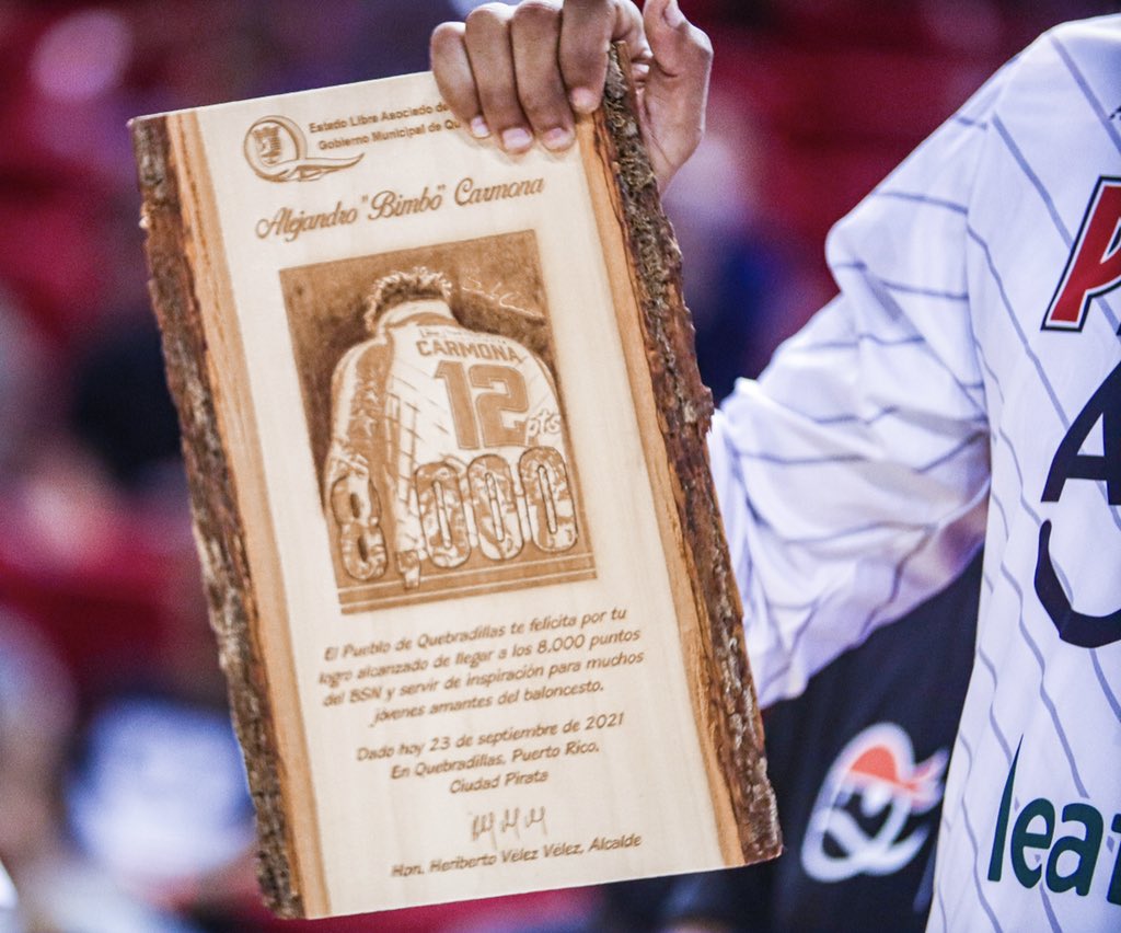 side2sidesports's tweet photo. Anoche se le realizó un reconocimiento al Pirata Bimbo Carmona por haber alcanzado sus 8k en 20 temporadas🏴‍☠️ https://t.co/0TiyZQZui8