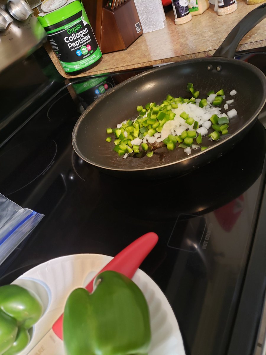 Nothing better than harvesting your own crop for dinner 💚🤙
#organicallygrown 
#knowwhereyourfoodcomesfrom 
#nongmo