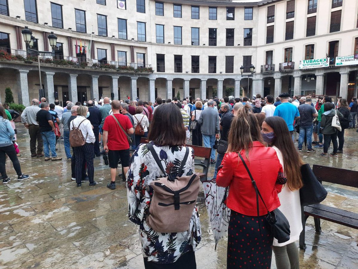 ehbildulaudio's tweet photo. #SOSNekazaritza
Eskualdeko lehen sektorearen alde, bertako ekoizle eta harakinen alde egiteko tokiko baliabideak beharrezkoak dira.
Hiltegia itxi ez dadin egindako mobilizazioarekin bat egin dugu.
#HiltegiaEzItxi https://t.co/XmE7uMWV63