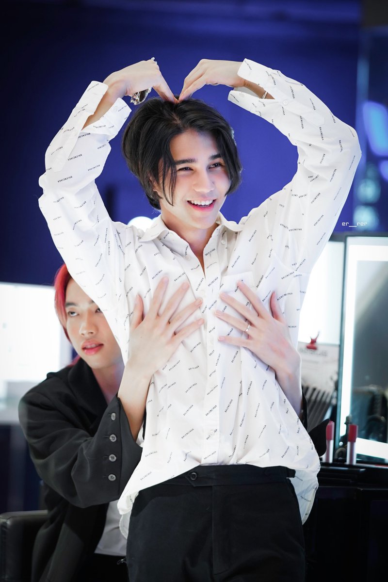 เอ๋อเร๋อ tweet media