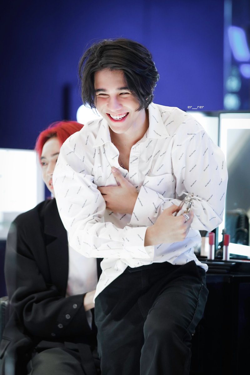 เอ๋อเร๋อ tweet media