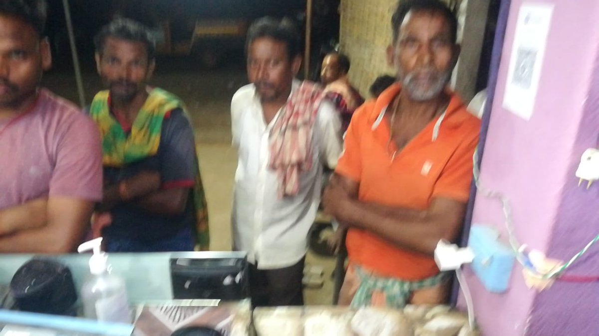 Ashutos38099062's tweet photo. @LabourMinistry,@SecyChief,@CMO_Odisha,@PMOIndia,@LabourOdisha,@MoSarkar5T,@angul_dmE-Shrama is a very good initiative of GOI but in field there is a very bad situation of the people During n8 Corfu. Registration only after 11 pm all day. Please look into this https://t.co/wN0xJ8VV4q