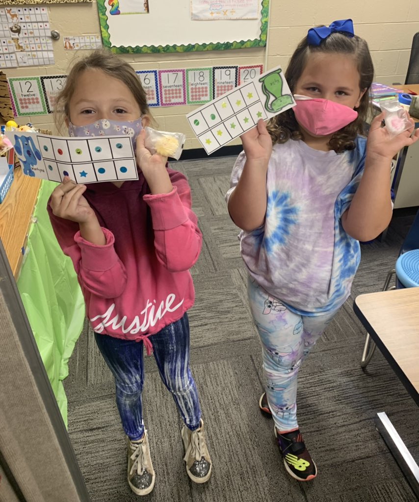 When these fantastic 2nd graders fill up their rewards chart and get to pick a prize from the Treasure chest… Pure joy and excitement!! 🥳🥰 #owbears #sd113a