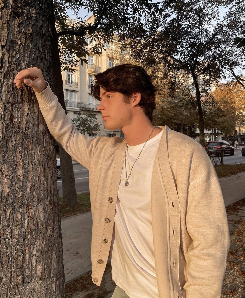 PortalBlakeGray's tweet photo. “meu cabelo está comprido” 📸| Blake Gray via Instagram. @BlakeGray https://t.co/CUhoOwLxjG
