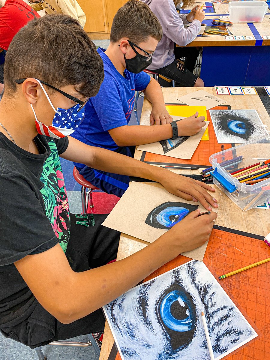 LeRoy_CSD's tweet photo. Ms. Castro’s 7th grade Art students are diving into their eye project!
Knights are working on & developing a variety of skills and showing some amazing talent!
🙌 Impressive job, Knights!
#LRart💪 https://t.co/11aQcfMSRu