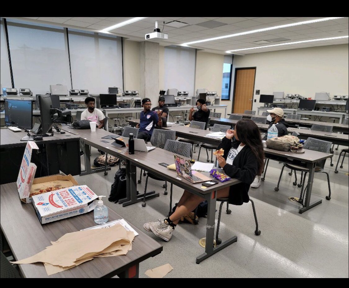 NSBETxSt's tweet photo. Great study session with the members of NSBE! If your in the STEM field come out to our weekly meetings every Monday @ 7! https://t.co/wCFWOPJPM0