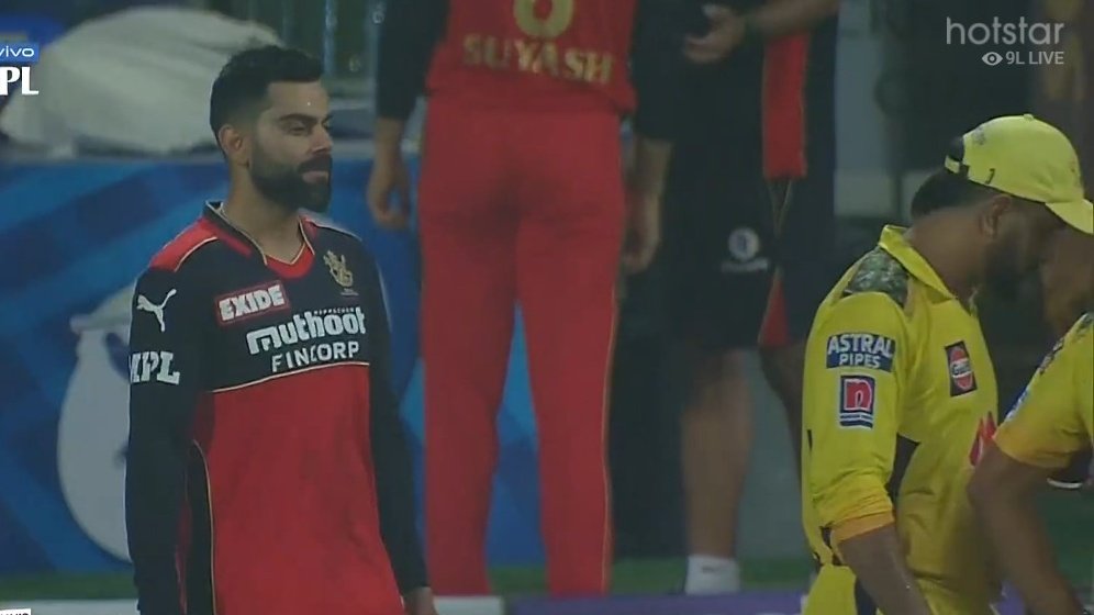 DhoniArmyTN's tweet photo. MSDian Virat Kohli Hugging @MSDhoni after the match..❤ https://t.co/Va27QDpn8w