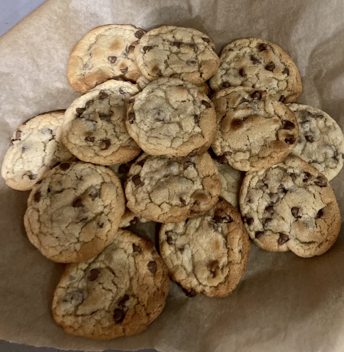 ClensyStuart's tweet photo. When your child ask you if we can bake some chocolate chip cookies together, then leaves to do all the work #geniuschild or #daftparenting https://t.co/OBWAqSL1Kw