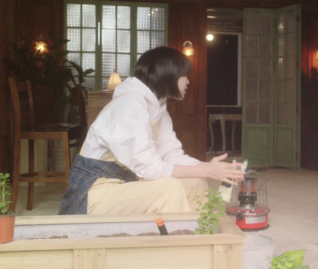 이 새벽에 갑자기 이하나님 손에 치여서 허우적 거리네