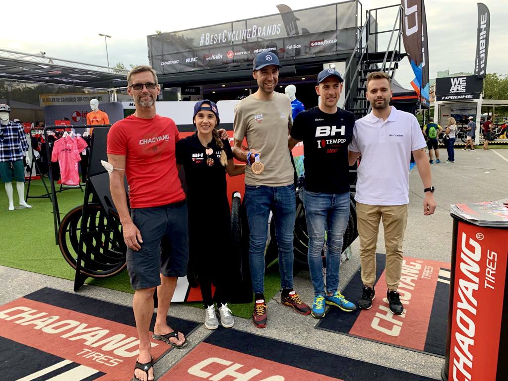 bhcolomateam's tweet photo. 🔺 Primer día en @SeaOtterEurope superado con éxito 😍
👉🏻Un placer disfrutar de la #worldcup e-bike ⚡️ y ver a @colomacarlos con su @BH_Bikes atomx 
👉🏻 Gracias por compartir momentos junto a nosotros en los stand de #cdcsport #gobik @Compex_ES y @BH_Bikes https://t.co/T3KTkHAwR6