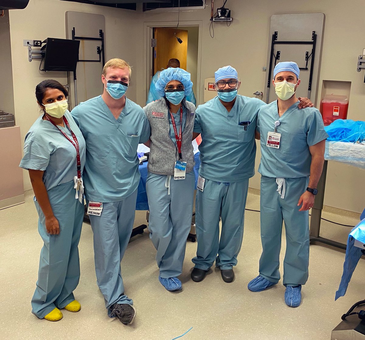 tanvisubs's tweet photo. Today I learned that saws, drills, and screws aren’t just for Ortho…thank you to @KellerFacc for leading an amazing sternal closure and plating workshop for our @uchicagosurgery residents and @UChicagoCTSurg fellows!! #whyuchicagosurgery https://t.co/i1cbtzobRf
