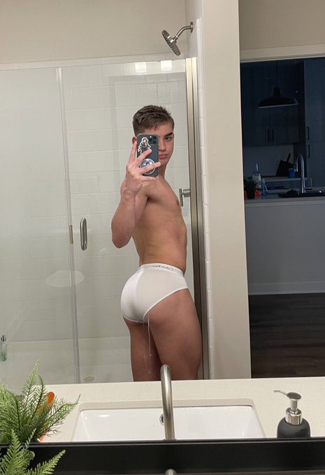 Me n my tighty whities https://t.co/gWefhOU5XN