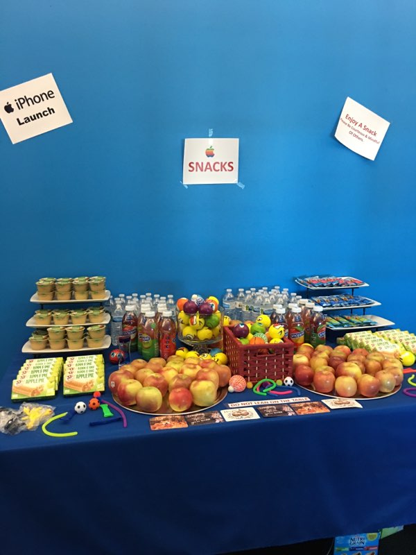 1AnthonyHancock's tweet photo. Come get your Apple snacks! #IconicLaunch #Iphone @lcsmith0925 @CouncilFay @FAYCallCenter https://t.co/4eY39kO8o6