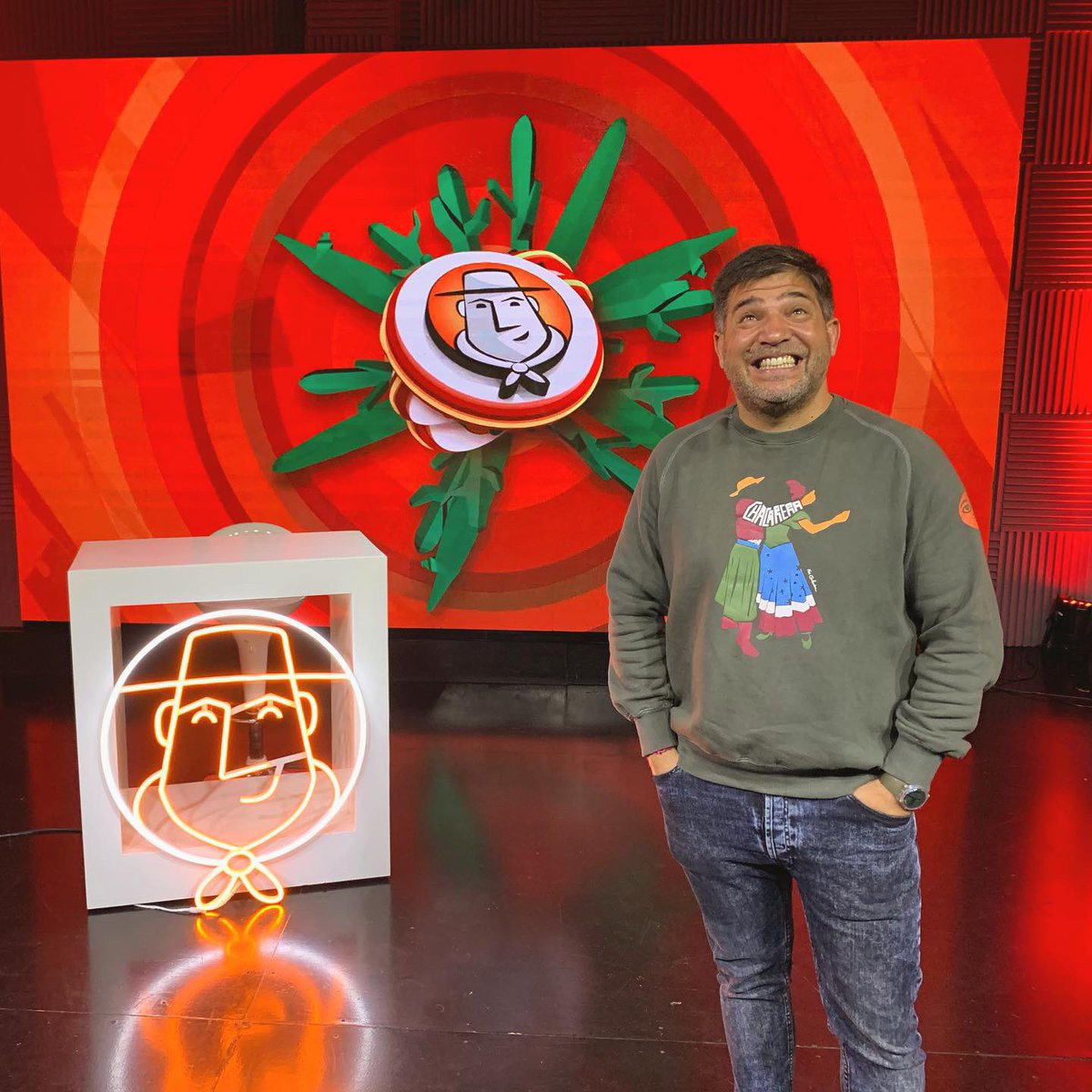agustin_nanni's tweet photo. ALEGRÍA 🥳
Volvemos a los estudios de @CMMUSICAOK para comenzar una nueva temporada de FolkloreCLUB TV, estrenando apertura, gráfica y mucho más, pero con el conductor de siempre 🤷🏼‍♂️
⏰ PRÓXIMAMENTE! https://t.co/n2Sv6pqFax