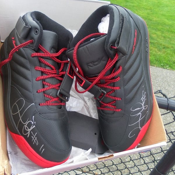 kunluv's tweet photo. #FBF @JCrossover Liberty Park Court in #Renton opened up 10 Years Ago today! I was there and Jamal signed my pair of #SDots that I had copped back when he played for the Bulls and before he went to the Knicks in 2004. #Salute to #JCrossover for everything he does for the town! https://t.co/tt3sduzLkn